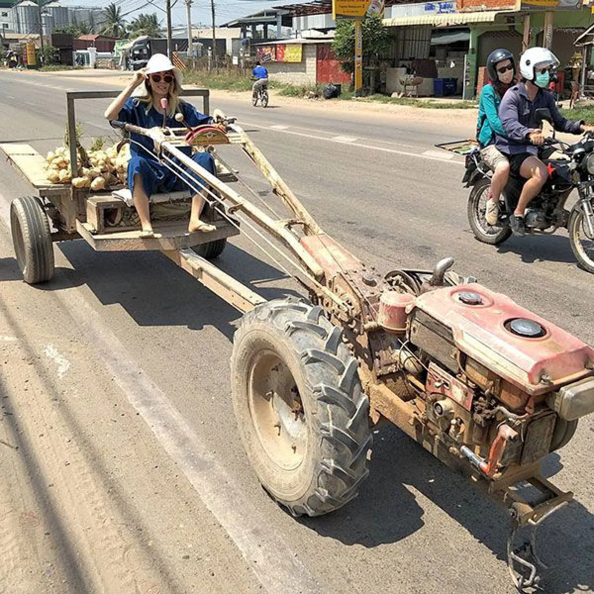 ส่องชีวิตสโลว์ไลฟ์ของ ปาล์มมี่ ขี่ควายเที่ยวชมทุ่งที่เชียงใหม่