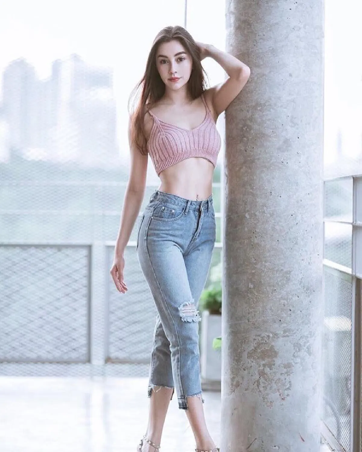 สวยเป๊ะอนาคตปัง! 10 ภาพสุดเริ่ด คลาร่า ผู้ช่วยแต่งตัวให้ แม่มะลิ