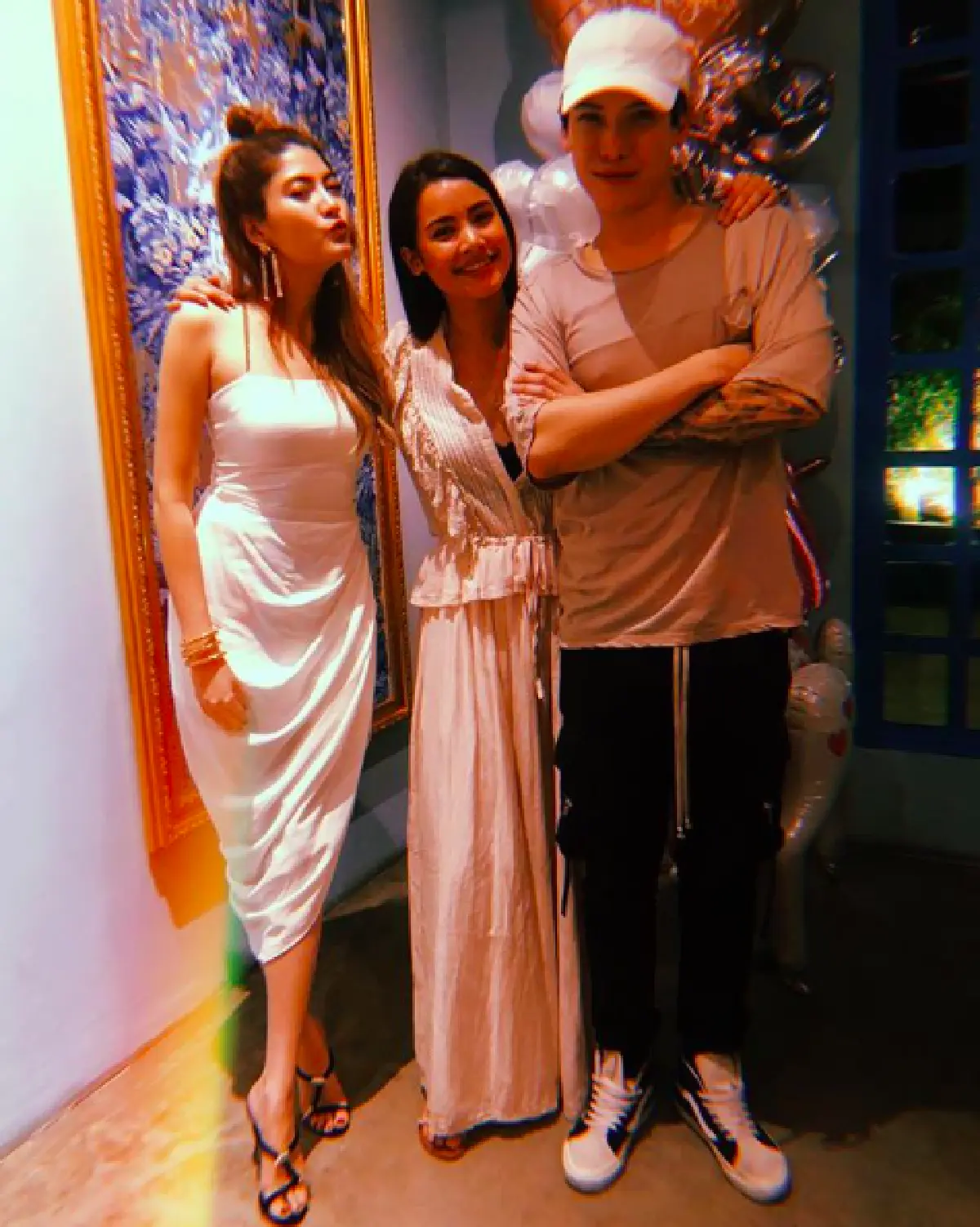 25 แล้ว!  “ญาญ่า”  จัดปาร์ตี้ฉลองวันเกิดเล็กๆ กับแก๊งค์เพื่อนสนิท ไร้เงาหนุ่มคู่จิ้น  “ณเดชน์”