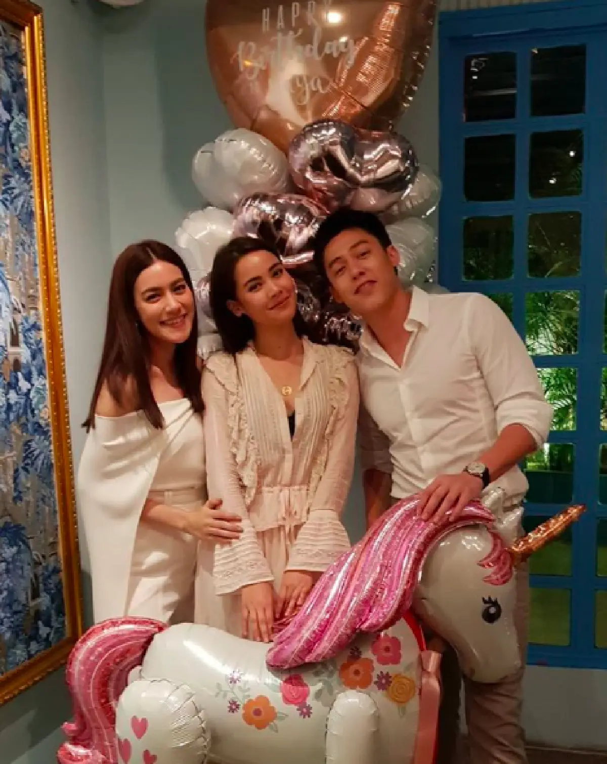 25 แล้ว!  “ญาญ่า”  จัดปาร์ตี้ฉลองวันเกิดเล็กๆ กับแก๊งค์เพื่อนสนิท ไร้เงาหนุ่มคู่จิ้น  “ณเดชน์”