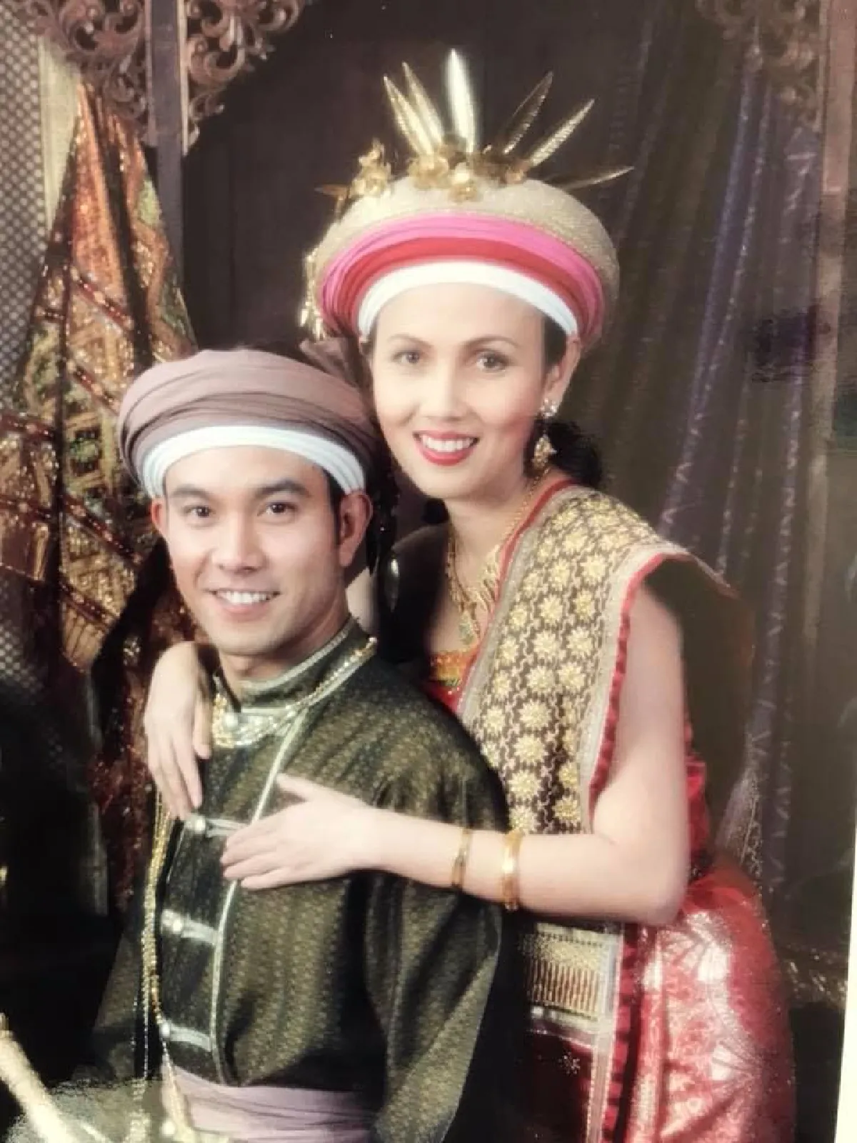 "ร่วมทุกข์ร่วมสุขกันมา 34ปี" .."มุกดา” ภรรยา “หนึ่ง นึกคิด” เผยภาพอดีตครอบครัวอยู่กันพร้อมหน้า