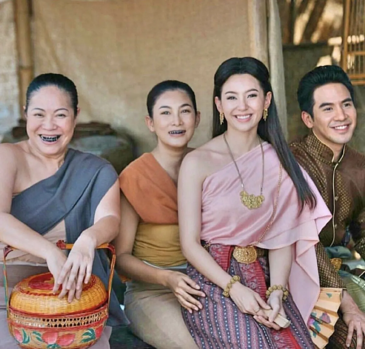 หยา จรรยา-พี่ผิน อ้าปากค้าง! เผยความยากของการทาฟันดำ