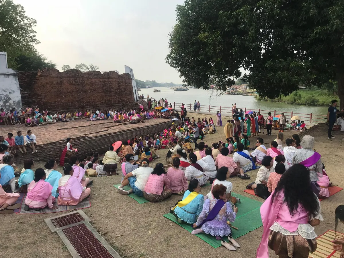 นักท่องเที่ยวแห่ชมอยุธยา เพิ่มจาก 3 พัน เป็น 1.8 หมื่นคนต่อวัน