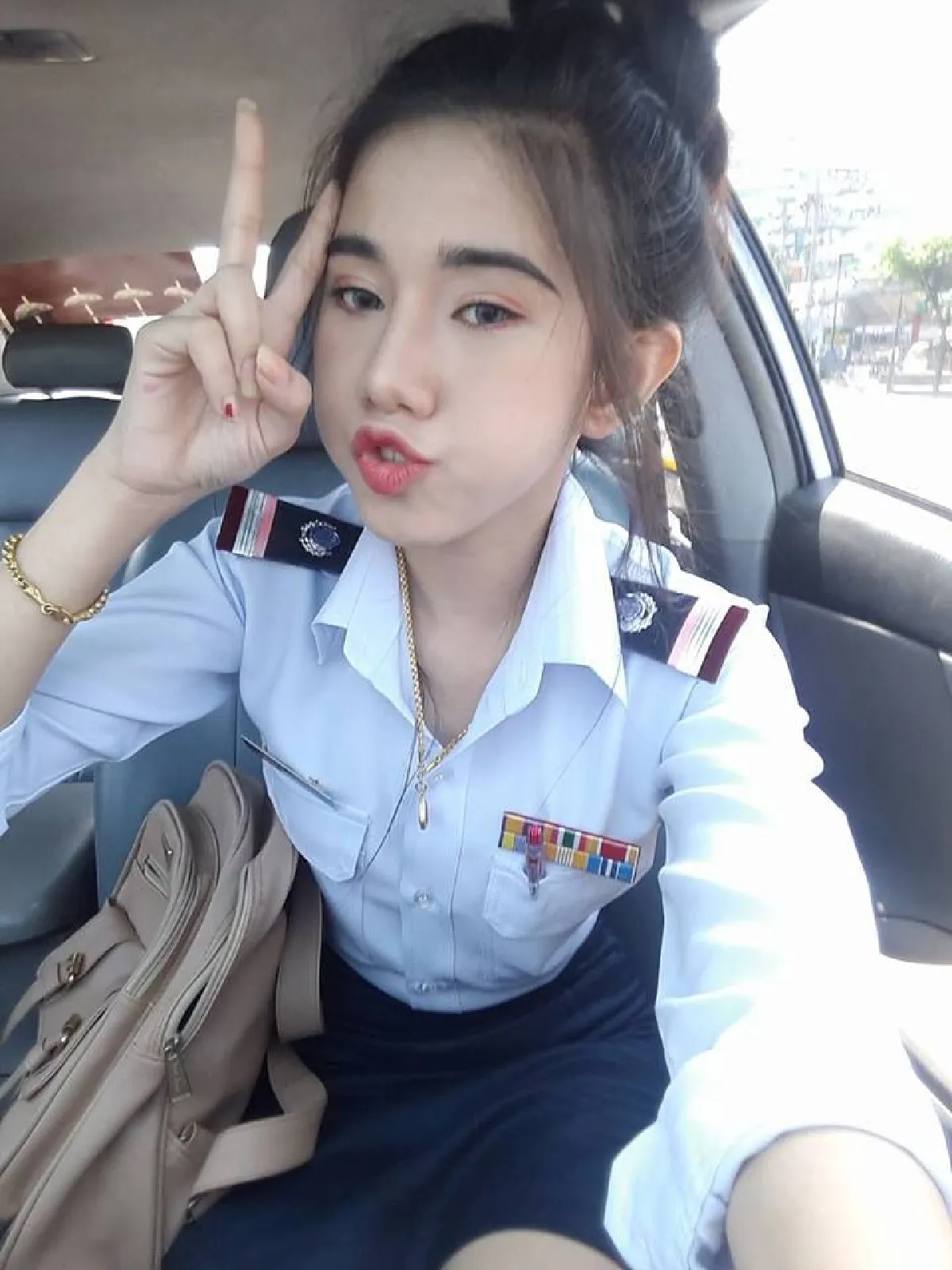 หนุ่มๆใจละลาย เมื่อเจอกระเป๋ารถเมล์สาย 68