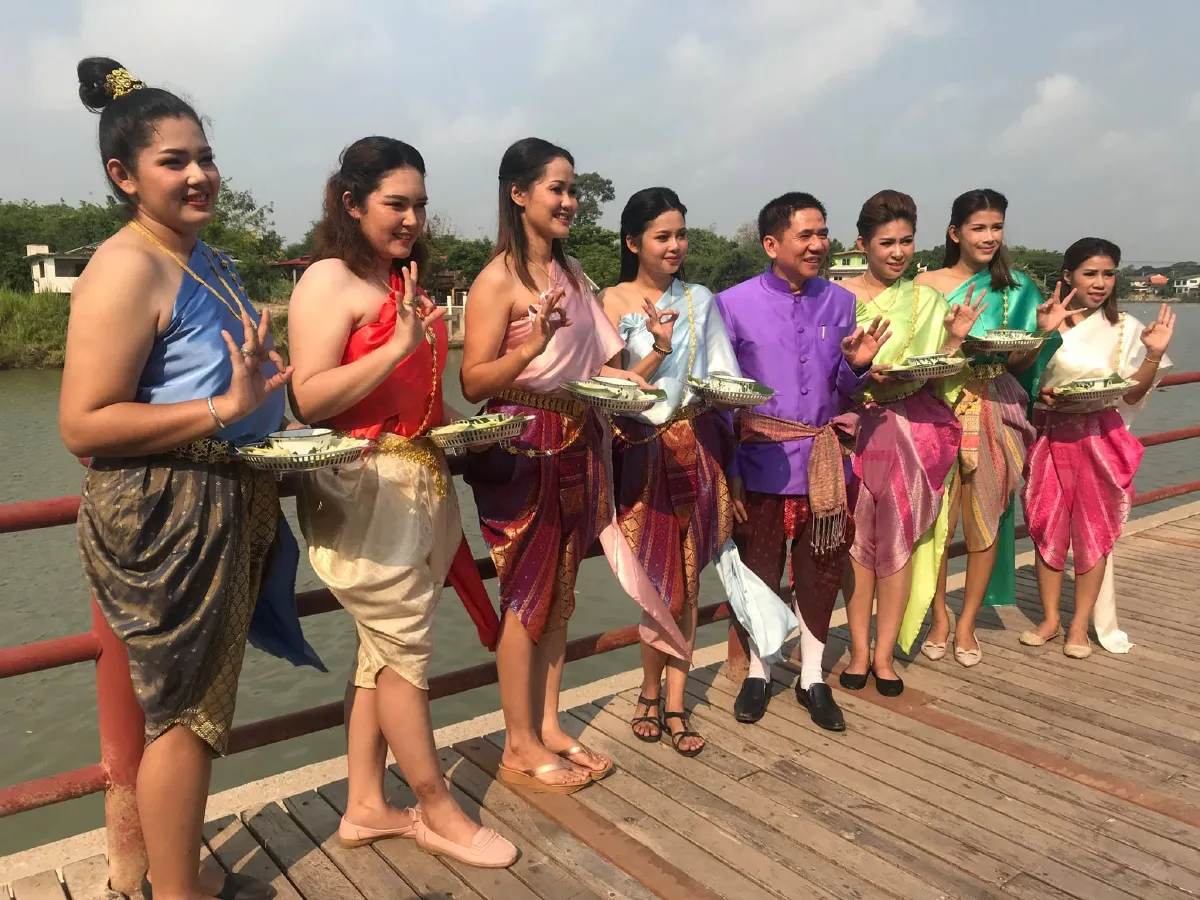 นักท่องเที่ยวแห่ชมอยุธยา เพิ่มจาก 3 พัน เป็น 1.8 หมื่นคนต่อวัน