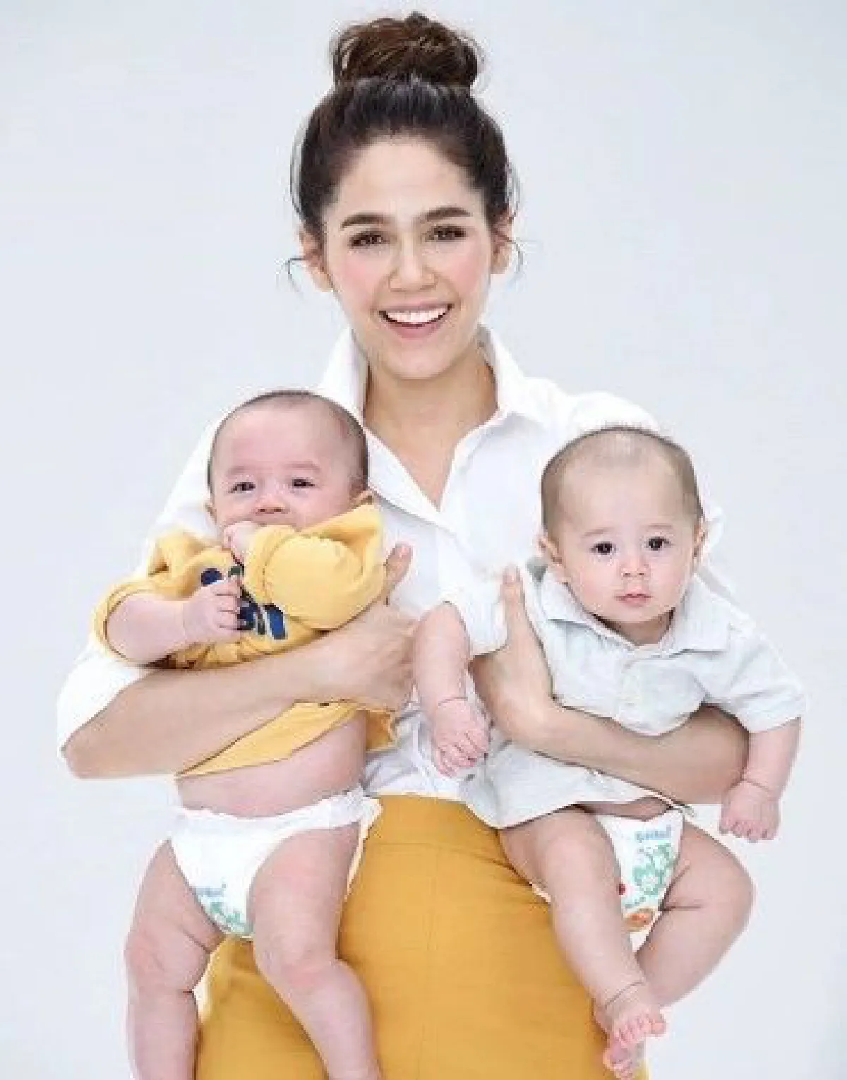 งานแรกของแฝดซุปตาร์ "สายฟ้า-พายุ" ออกอีเว้นท์รับทรัพย์ครั้งแรก