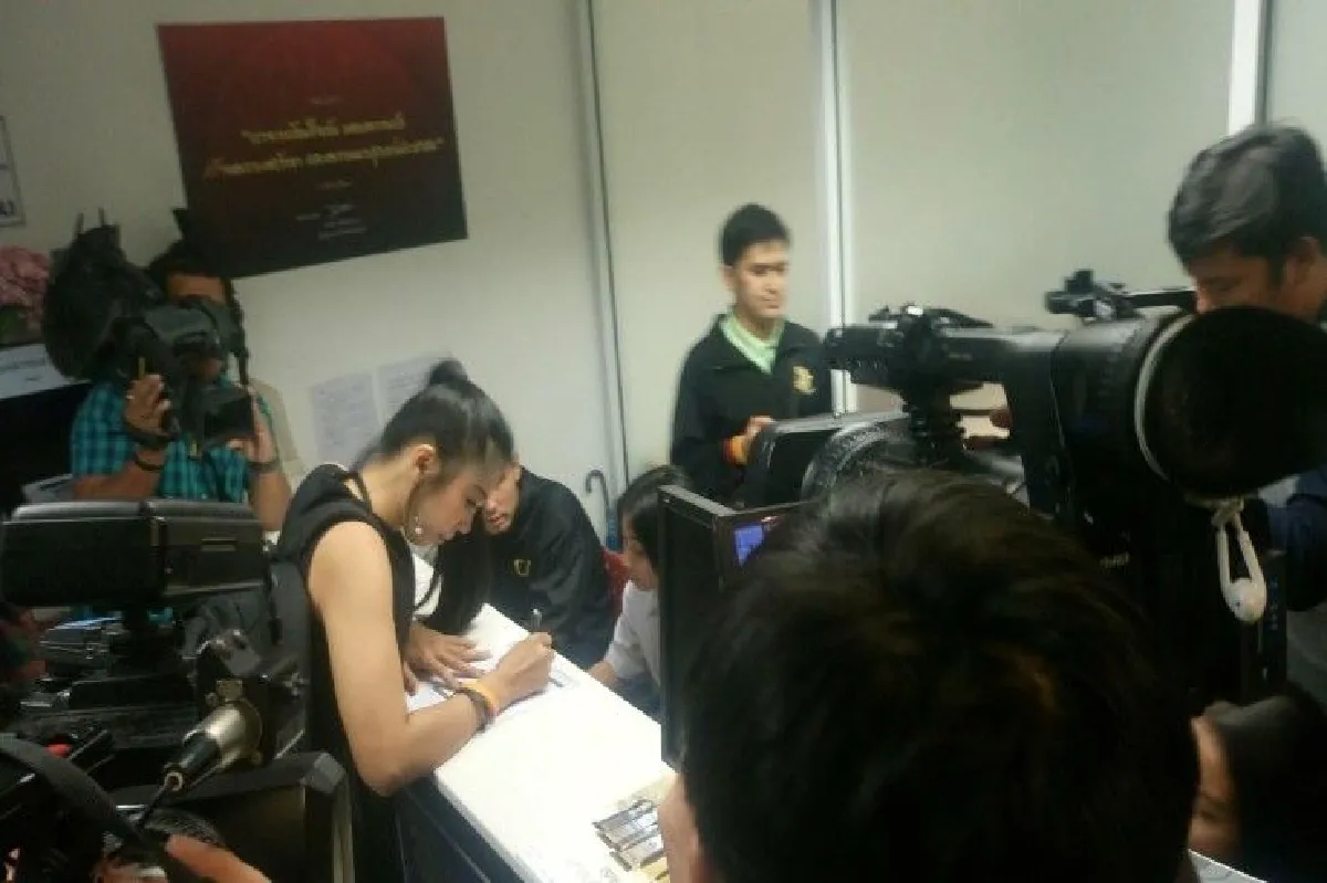 "ฟ้า" ปฏิเสธทุกข้อหา หลังศาลออกหมายจับกรณีไลฟ์สดโชว์ภาพลามก