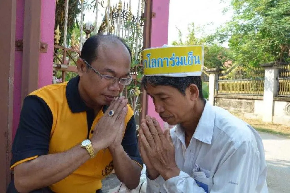 ชายบุกกราบเท้า"ครูปรีชา"ขอช่วยยุติปัญหาหวยอลเวง