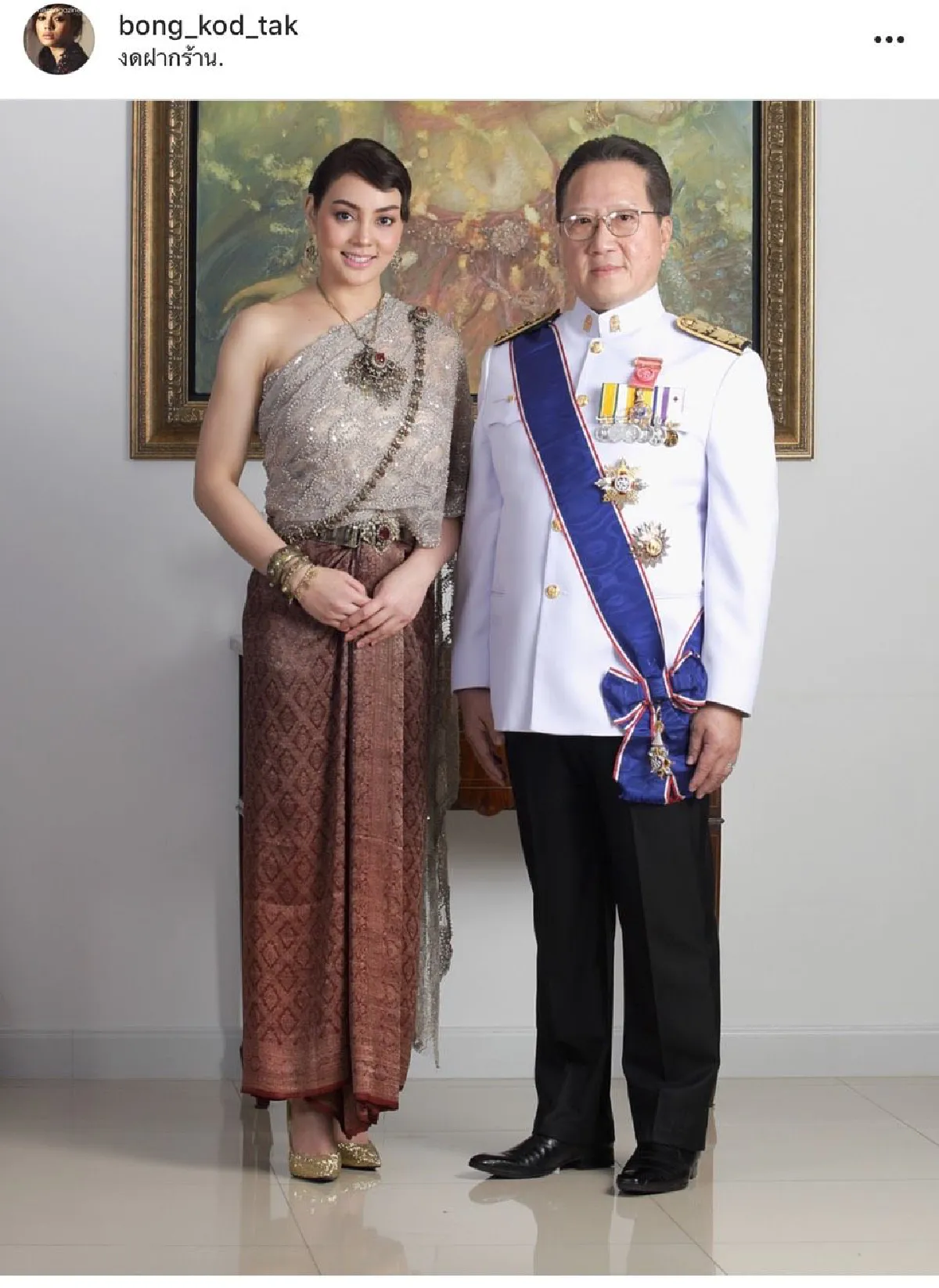 ตั๊ก บงกช สวมชุดไทยสง่างาม ถ่ายภาพครอบครัวติดบ้านไว้เป็นที่ระลึก