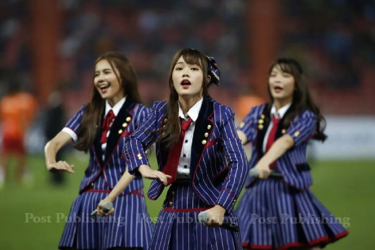 ชมภาพชุด "BNK48" แจกความสดใสก่อนเกมช้างศึก