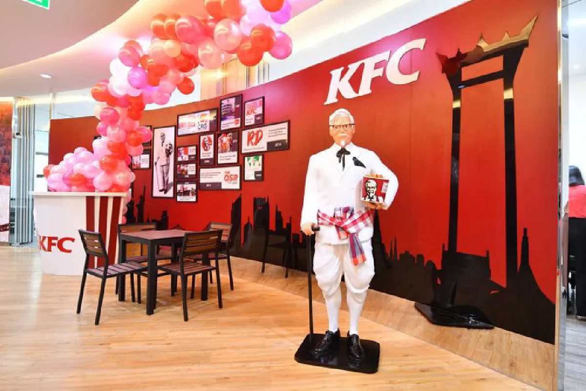 เคเอฟซี เปิด Brand Center อย่างเป็นทางการ ยกเครื่องทั้งองค์กร เน้นพัฒนาคน พร้อมขับเคลื่อนธุรกิจด้วยดิจิทัลและนวัตกรรมด้านบริการ เสริมความแกร่งของแบรนด์เพื่อการเติบโตกว่า 1,000 สาขาภายในปี 2020