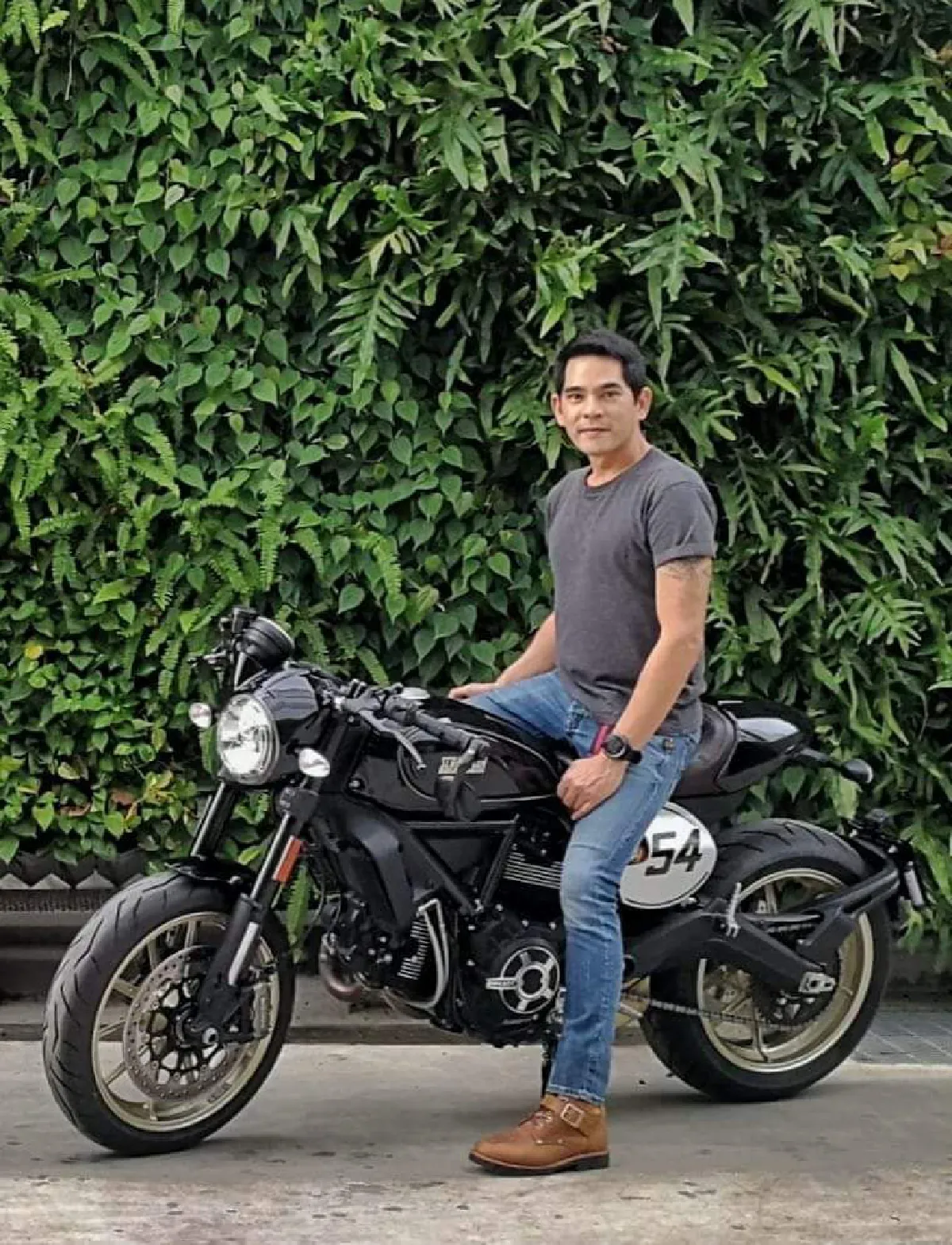 ยิ่งแก่ยิ่งหล่อ! บิ๊ก ศรุต ผู้รับบท พระเพทราชา กับไลฟ์สไตล์สุดเท่ในชีวิตจริง