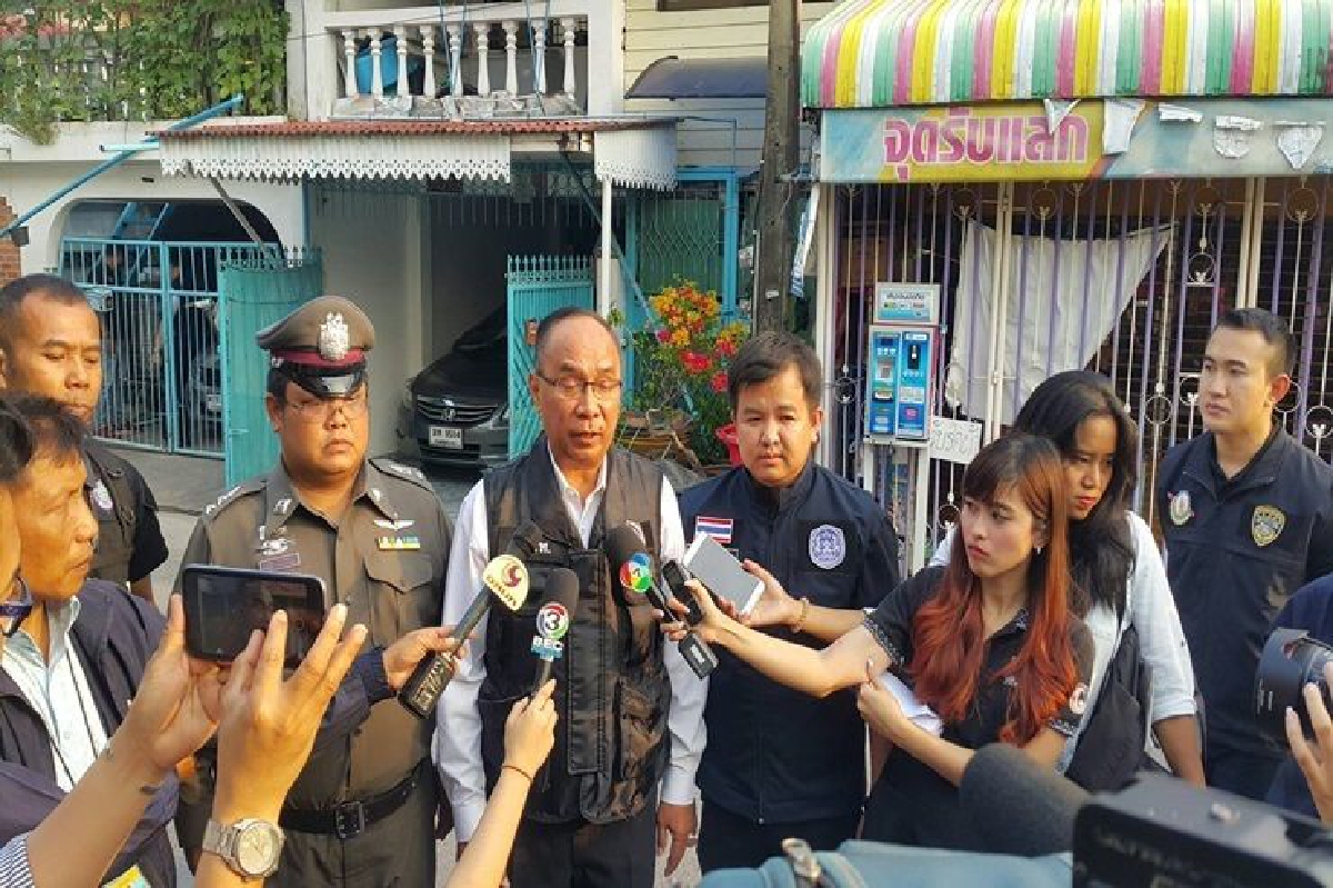 บุกค้นบ้าน ซี 8 ศธ.โกงเงินกองทุนเสมา บุกค้นบ้าน ซี 8 ศธ.โกงเงินกองทุนเสมา