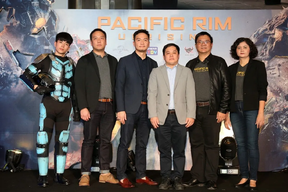 นนกุล ตัวแทน เยเกอร์ หุ่นสุดล้ำร่วมเดินพรมแดงเปิดตัว “Pacific Rim : Uprising”