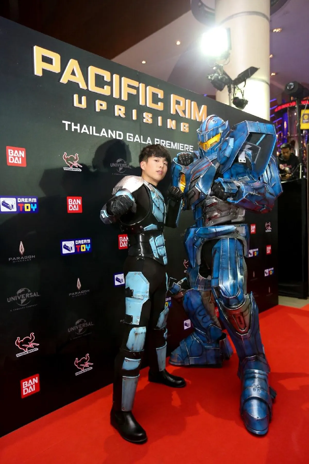 นนกุล ตัวแทน เยเกอร์ หุ่นสุดล้ำร่วมเดินพรมแดงเปิดตัว “Pacific Rim : Uprising”