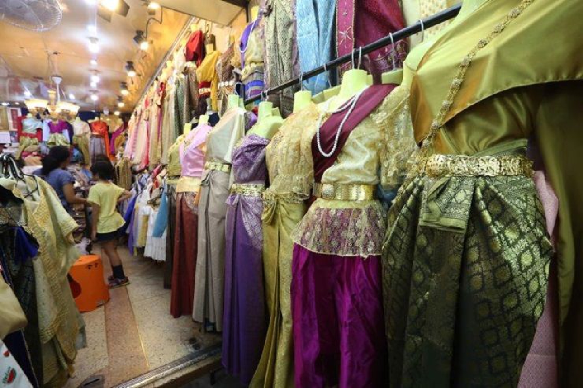 ชุดไทยขาดตลาด รัฐลุยแผนบูมต่อ ชุดไทยขาดตลาด รัฐลุยแผนบูมต่อ