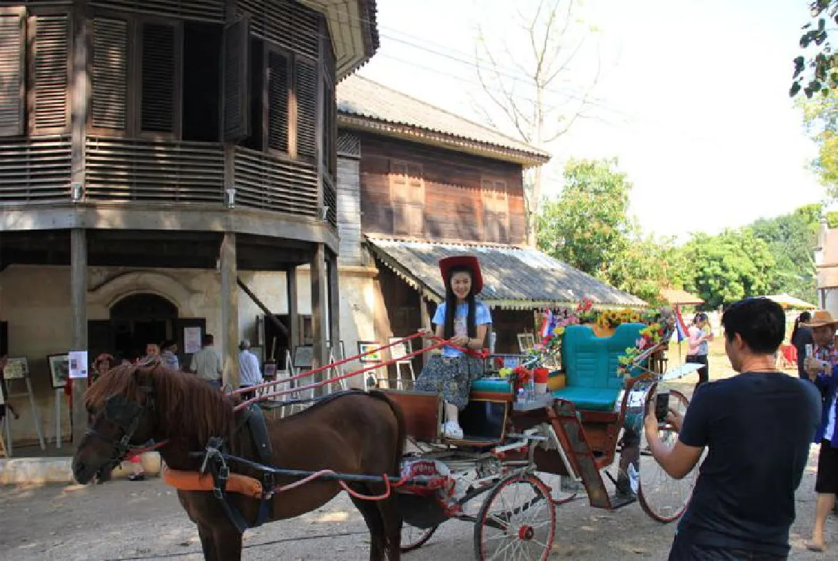 นั่งรถม้าเยือนบ้านหลุยส์ ชมประวัติศาสตร์เมืองลำปาง