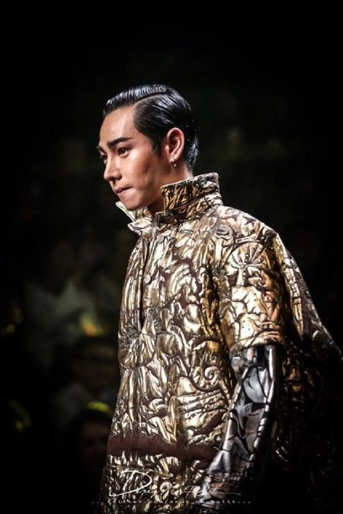 "เป๊ก ผลิตโชค" ถอดหมวกเปิดหน้าผากโชว์หล่อ ร่วมเดินแฟชั่นโชว์