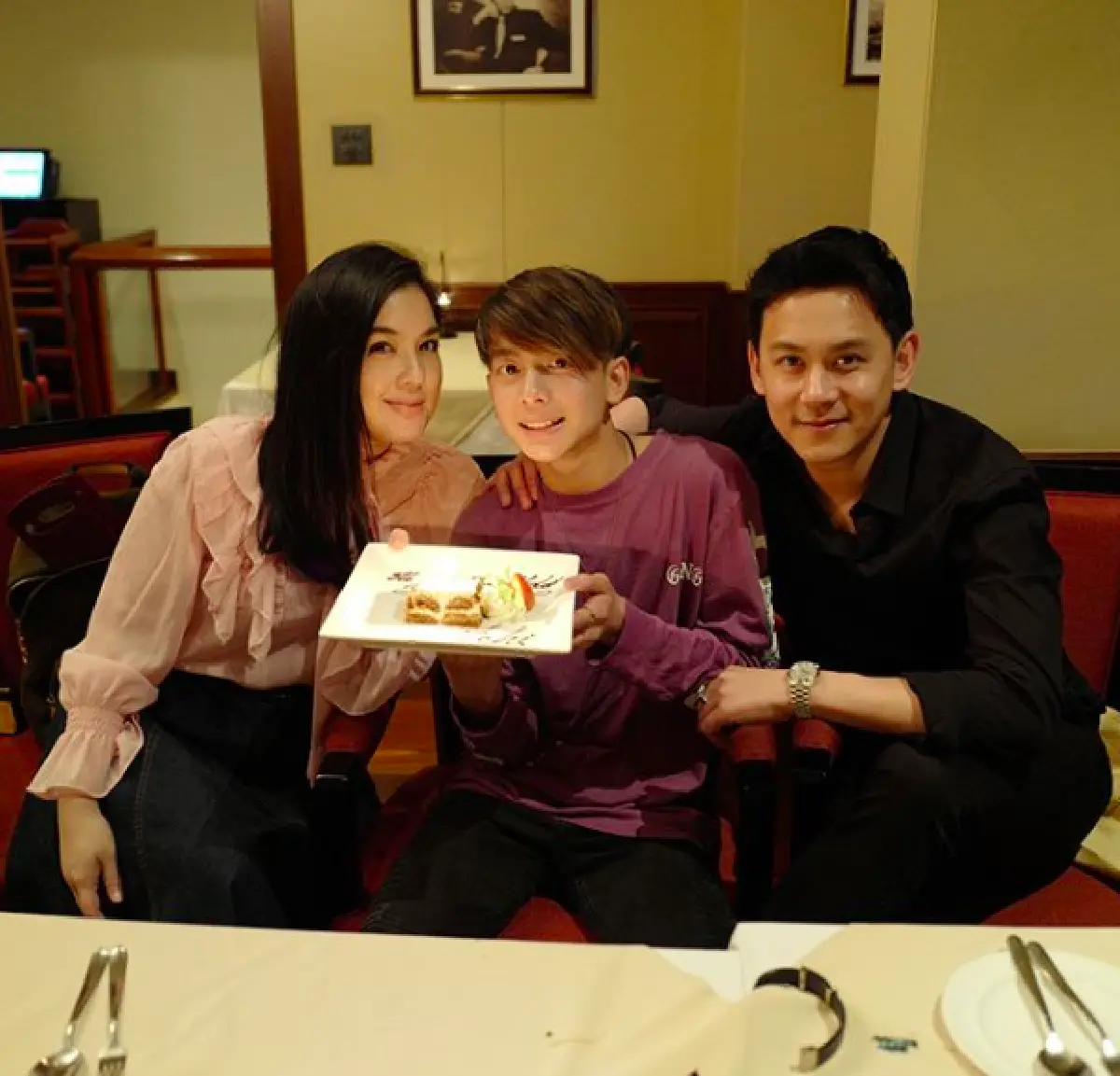 “โบ-ฟลุค” พร้อมครอบครัว ร่วมฉลองวันเกิด "น้องอชิ” อายุครบ 15 ปี