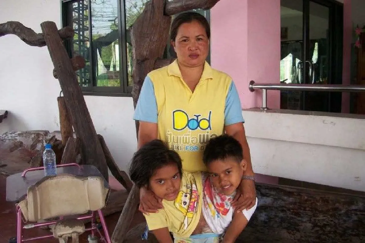 ย่าแจงเอง! "แฝดสยาม" ไม่ได้ลำบากอย่างที่โซเชียลแชร์