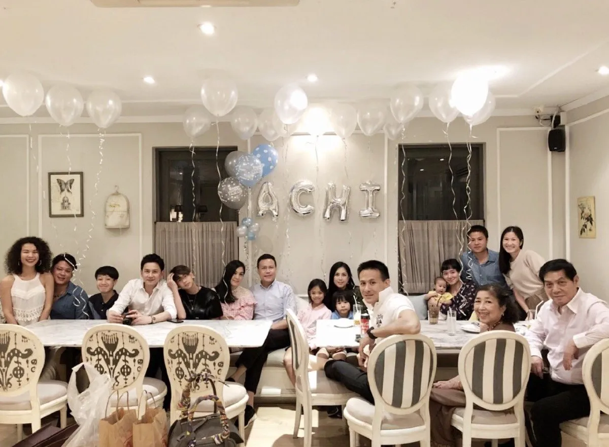 รวมตัวเพื่อลูก! โบ-ฟลุค จูงมือคนรักฉลองวันเกิดให้ น้องอชิ สุดอบอุ่น