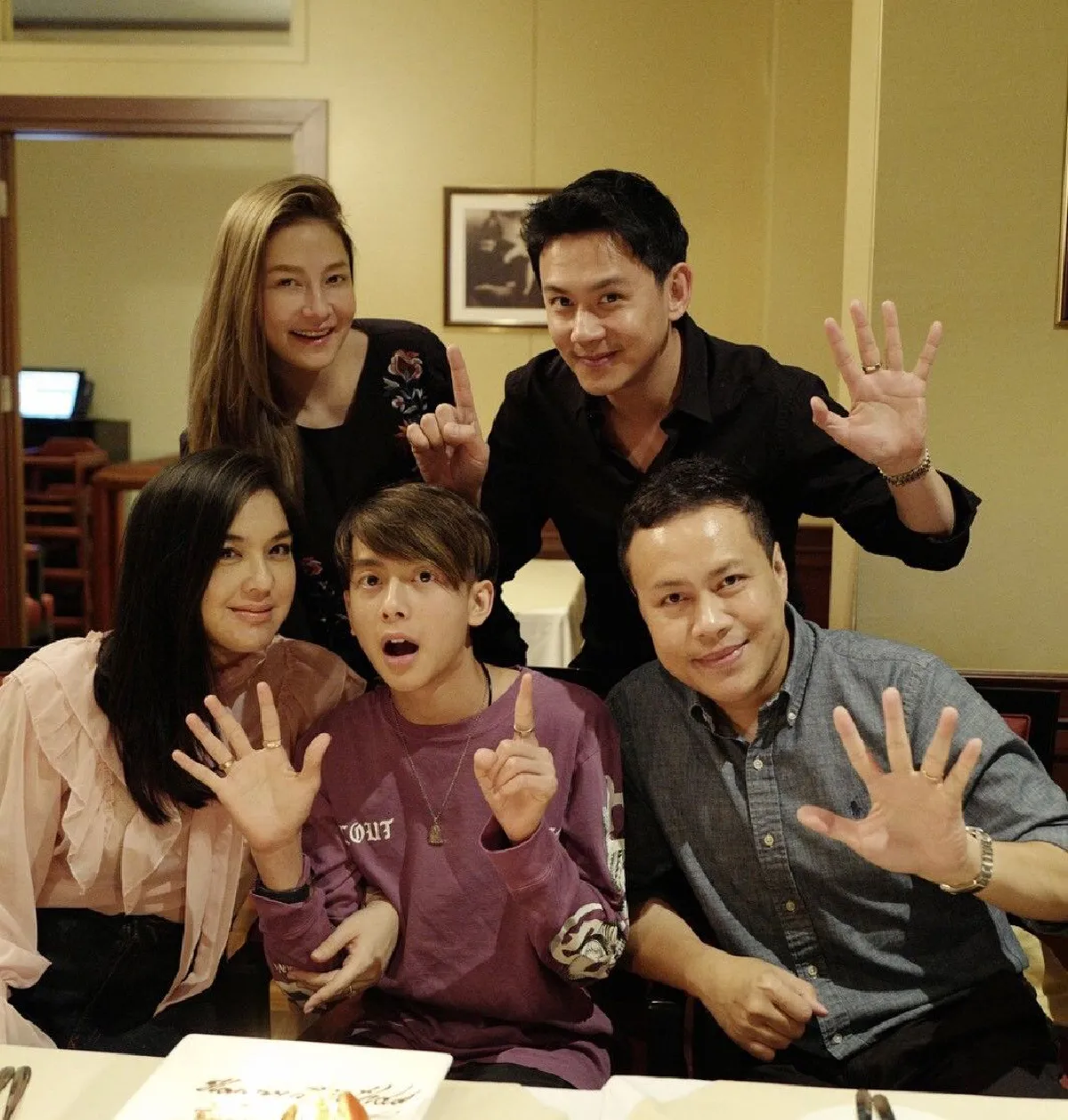 รวมตัวเพื่อลูก! โบ-ฟลุค จูงมือคนรักฉลองวันเกิดให้ น้องอชิ สุดอบอุ่น