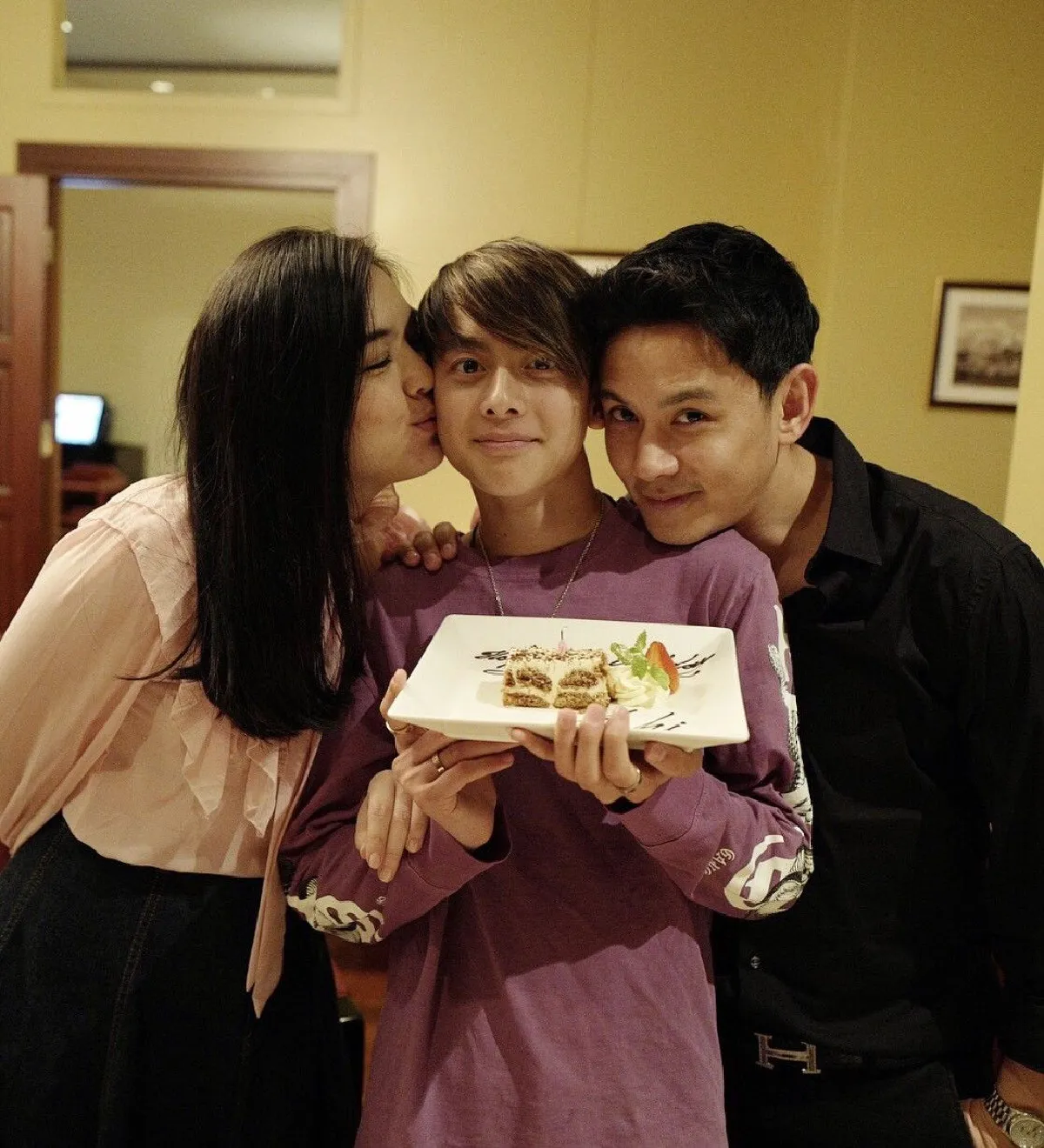 รวมตัวเพื่อลูก! โบ-ฟลุค จูงมือคนรักฉลองวันเกิดให้ น้องอชิ สุดอบอุ่น