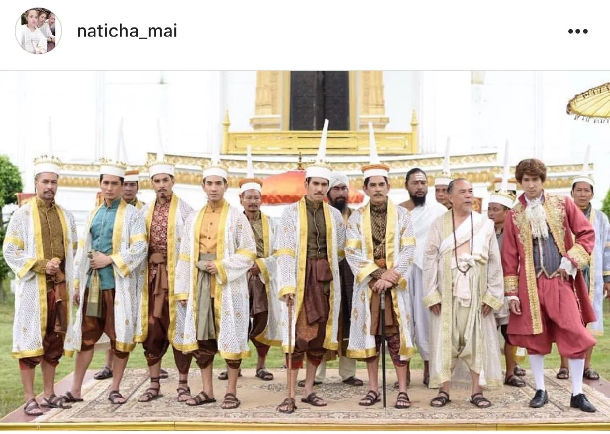 หล่อเป็นปัญหา! เมื่อหนุ่มๆ  "อยุธยาคิ้วท์บอย" ถ่ายภาพด้วยกัน ทำให้สาวๆ เป็นปัญหาในการเลือก