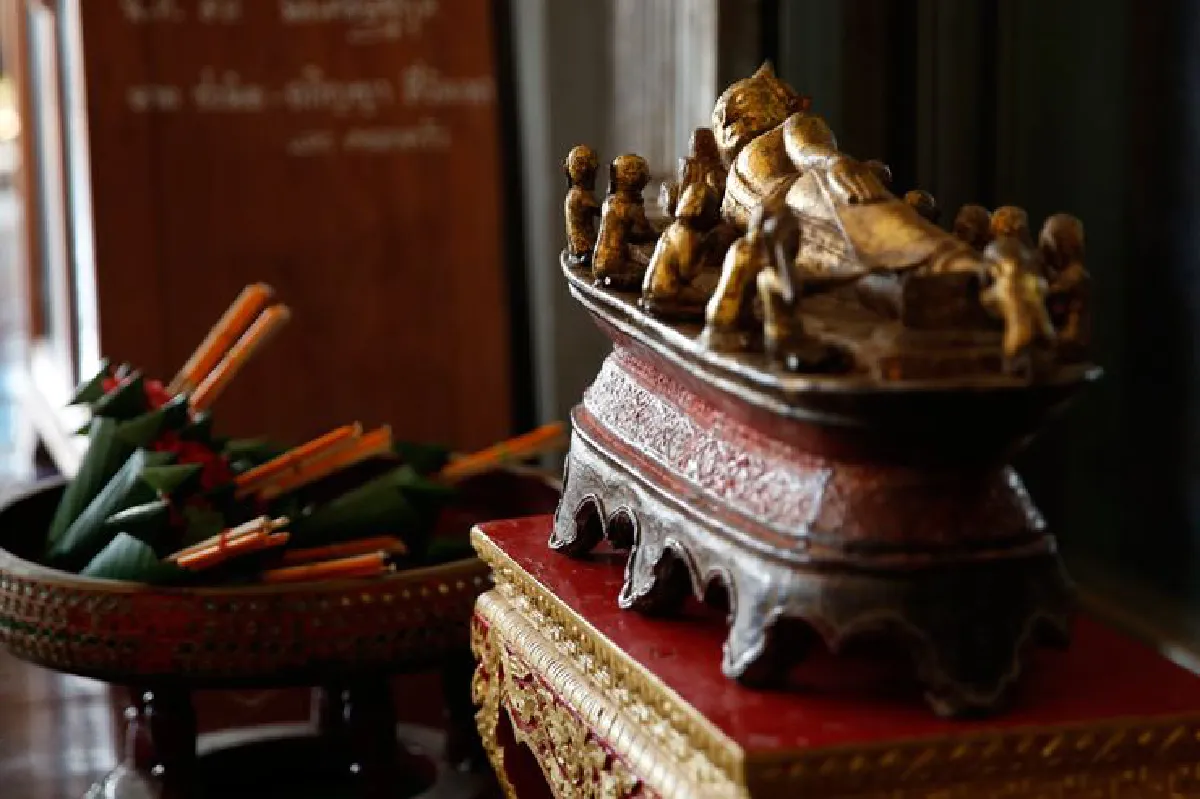 "ม่วงตึ๊ด" ครึกครื้นแบบเนิบช้า