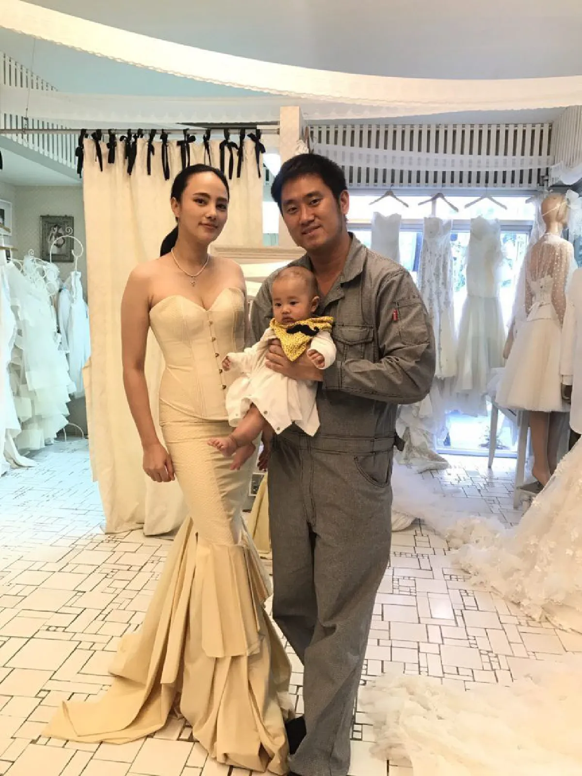 สุดเซอร์ไพรส์ “กุญแจซอล” ควงสามีและ “น้องเทคออฟ” ลองชุดแต่งงาน