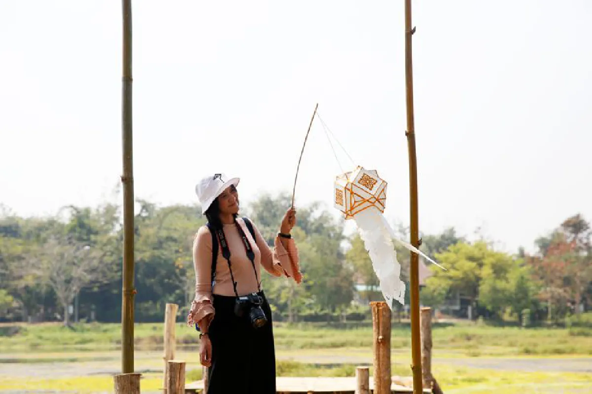 "ม่วงตึ๊ด" ครึกครื้นแบบเนิบช้า