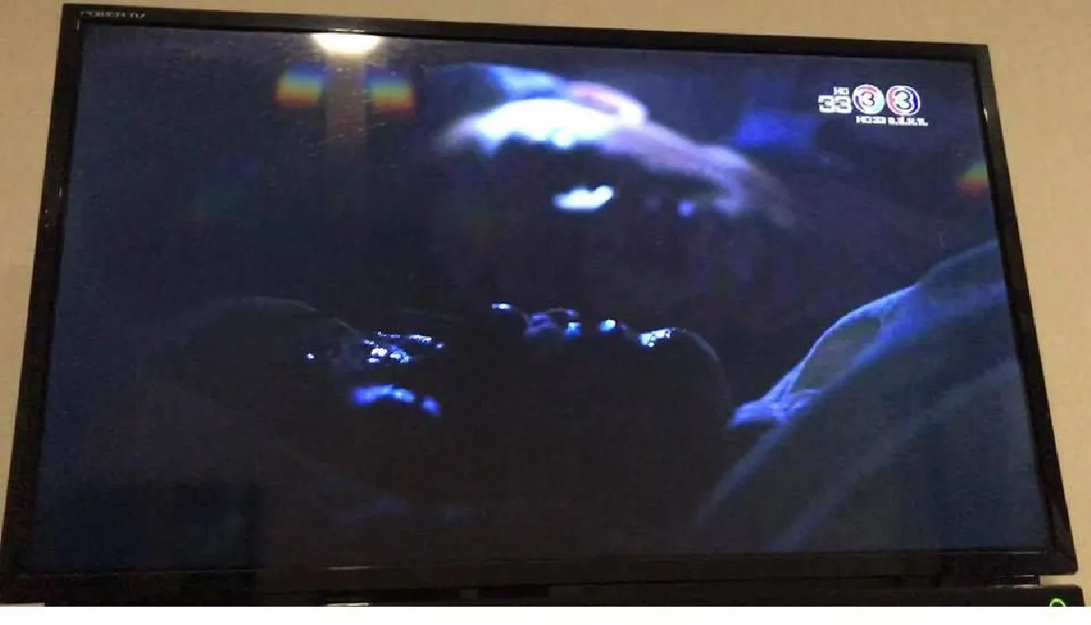 อย่างฮา! นศ.สาว ตัดสินใจเล่น คมแฝก ทันที เมื่อรู้ว่าได้นอนข้างๆ หมาก ปริญ (คลิป)