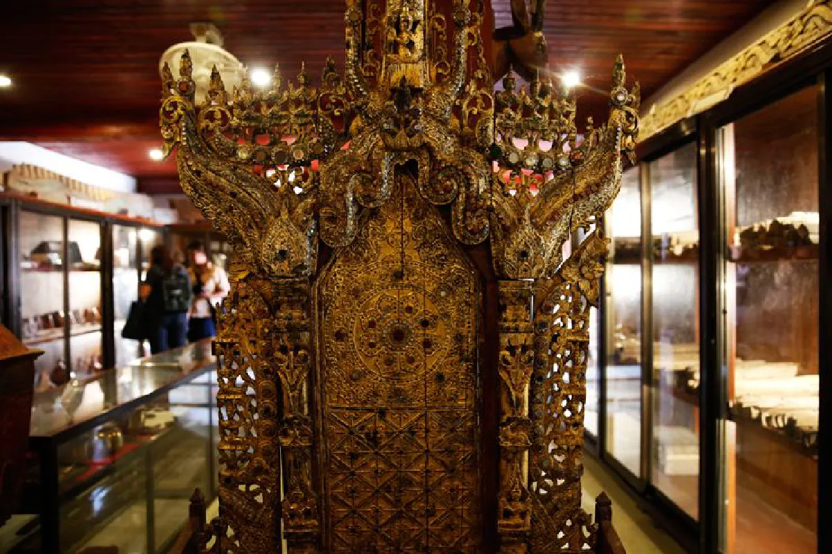 "ม่วงตึ๊ด" ครึกครื้นแบบเนิบช้า