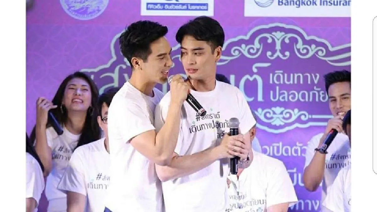 หล่อเป็นปัญหา! เมื่อหนุ่มๆ  "อยุธยาคิ้วท์บอย" ถ่ายภาพด้วยกัน ทำให้สาวๆ เป็นปัญหาในการเลือก