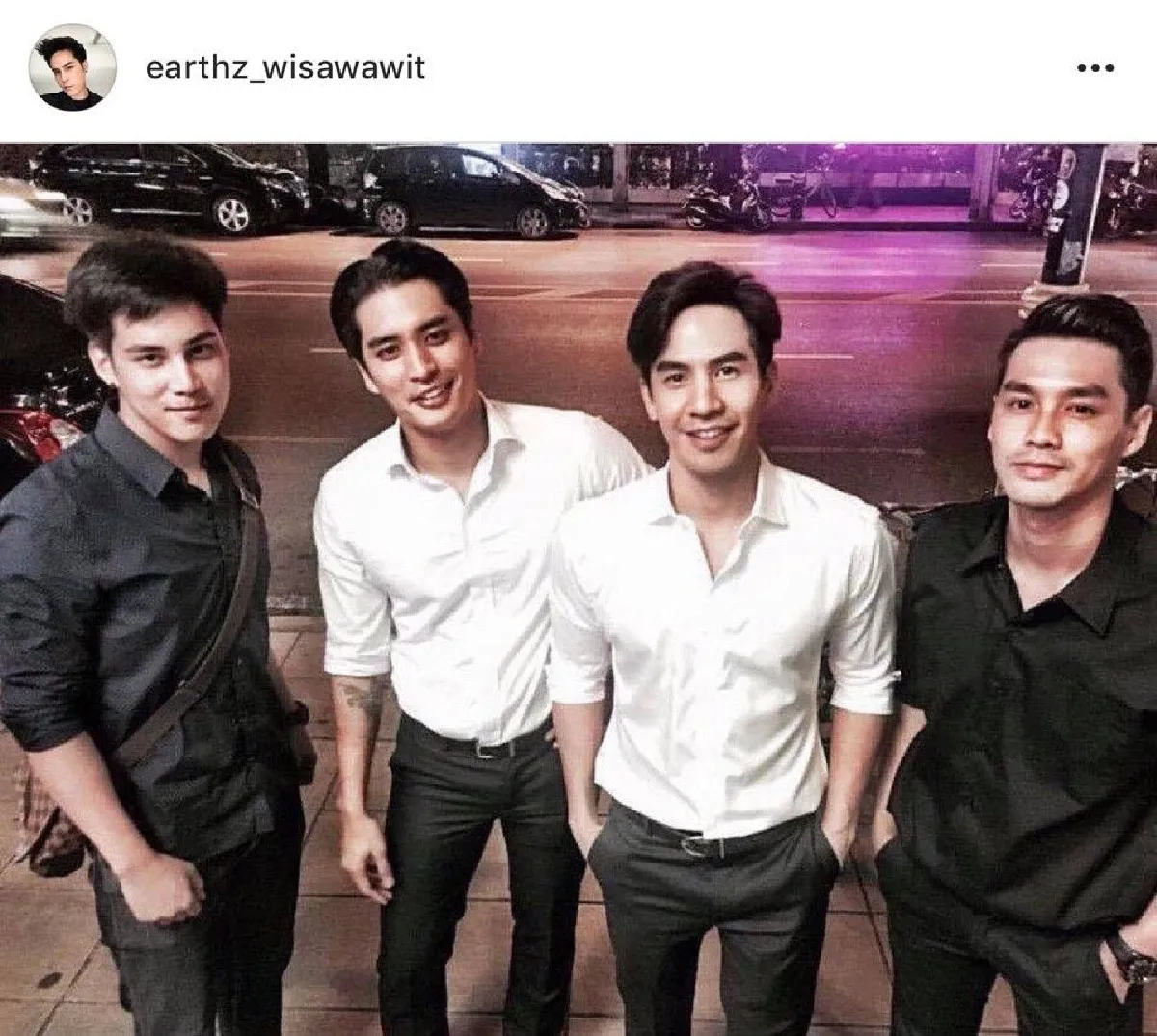 หล่อเป็นปัญหา! เมื่อหนุ่มๆ  "อยุธยาคิ้วท์บอย" ถ่ายภาพด้วยกัน ทำให้สาวๆ เป็นปัญหาในการเลือก