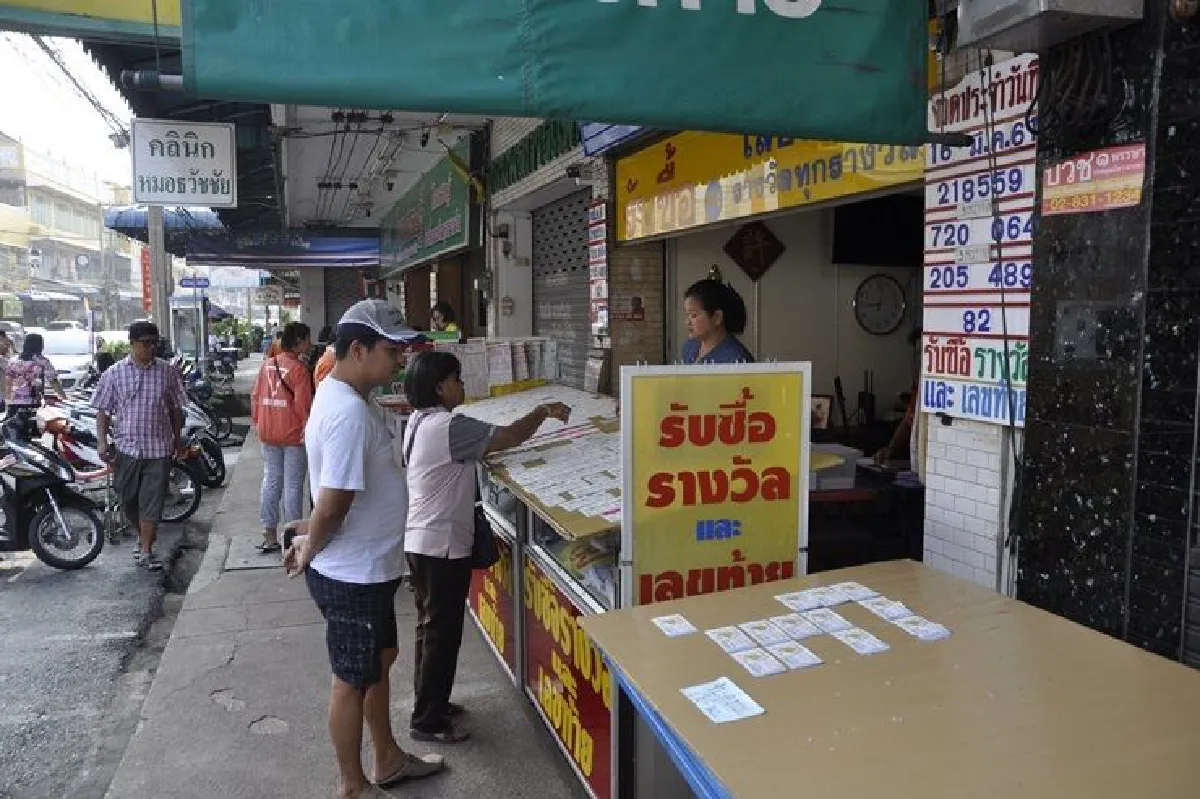 ผู้ค้าสลากโคราชค้านรัฐออกหวยชุดขายเอง ไม่เชื่อแก้สลากแพง