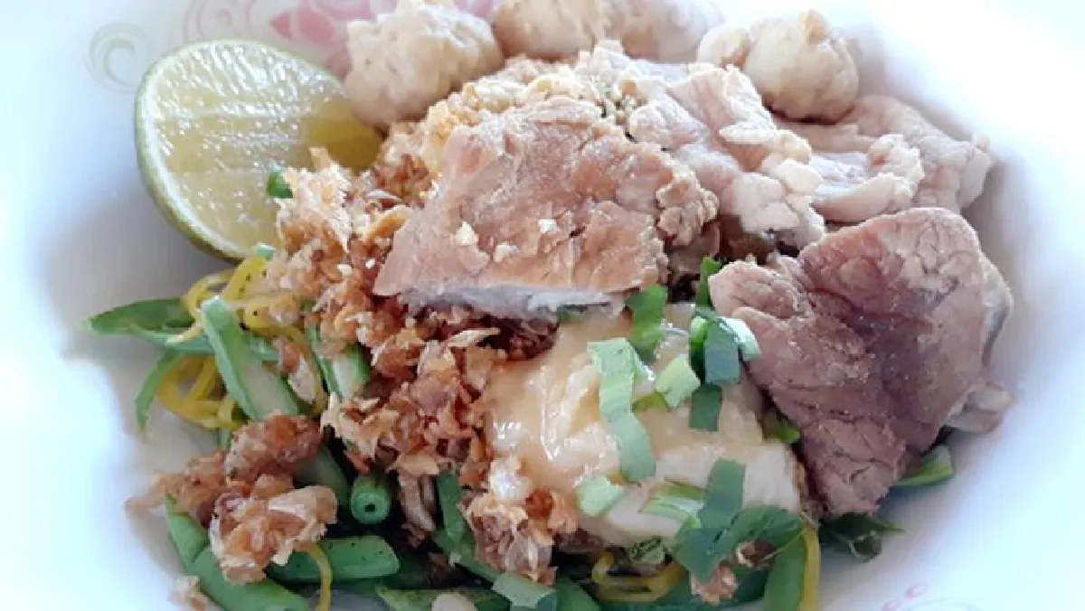 อร่อยสมคำร่ำลือ! ลวกจิ้ม-ก๋วยเตี๋ยวดงเดือยเมืองสุโขทัย