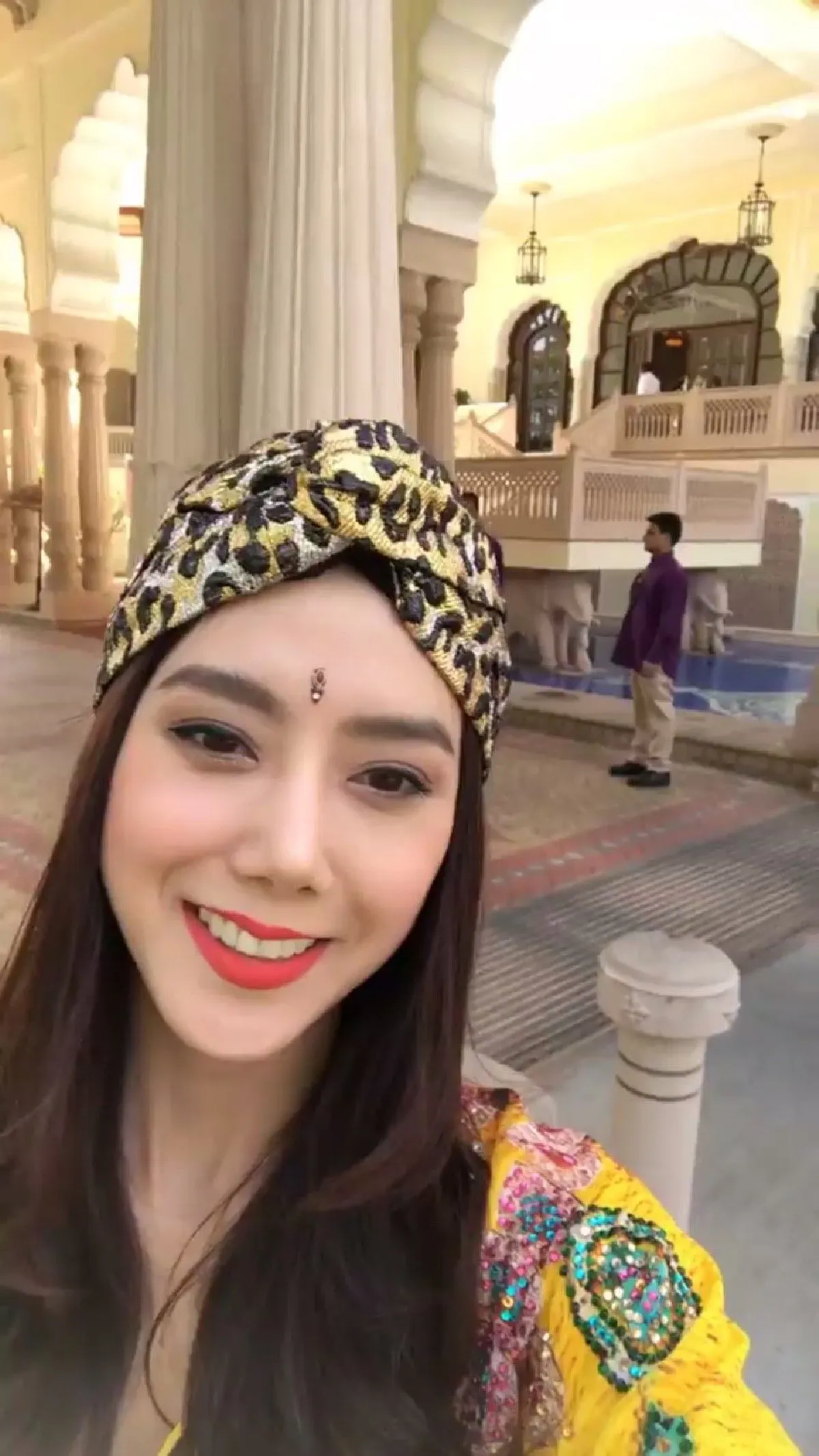 “ไอซ์” ฮอตไกล! ไปเที่ยวจัยปูร์ แฟนคลับอินเดียขอถ่ายรูปด้วย