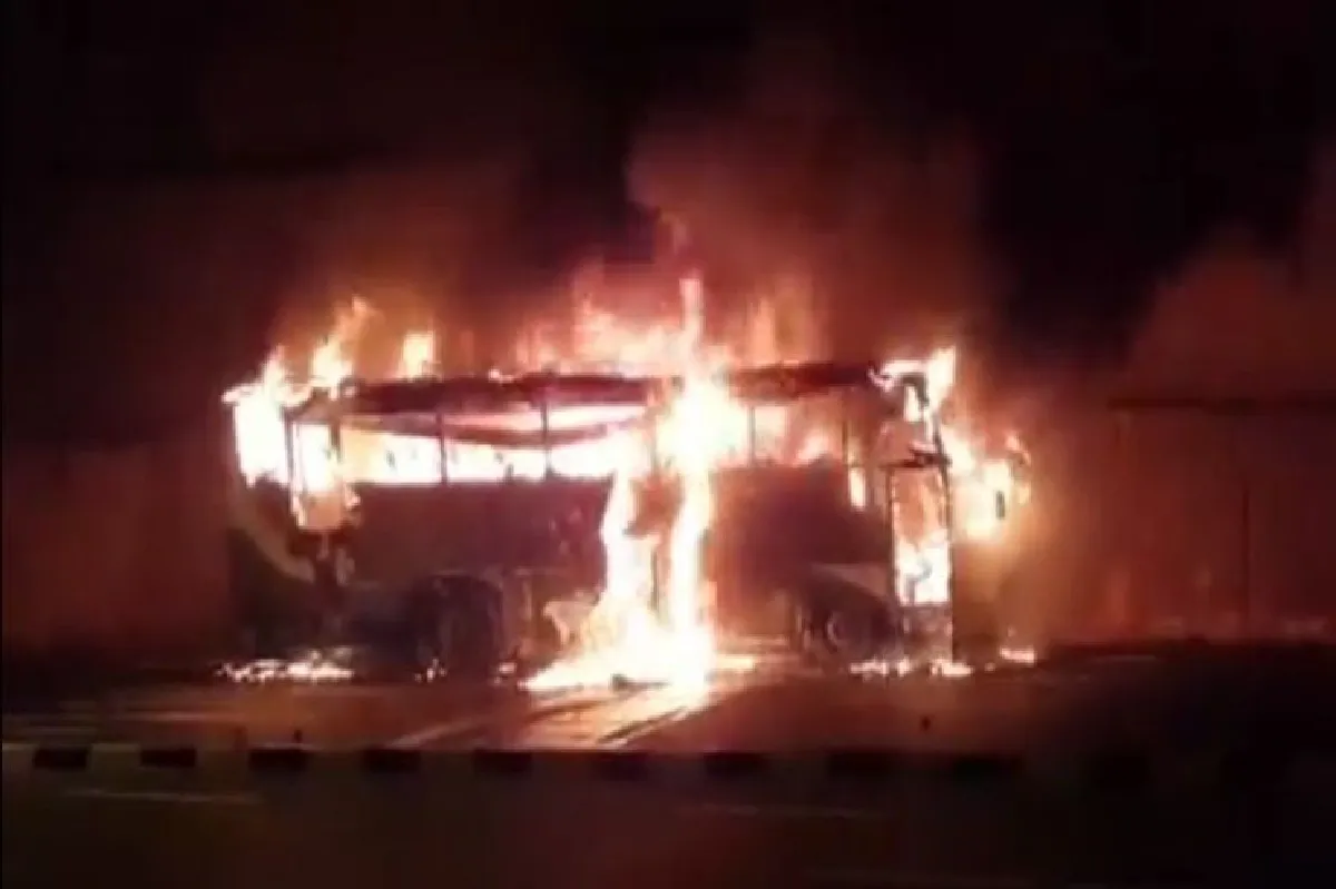 สลด!ไฟไหม้รถบัสขนแรงงานต่างด้าว ย่างสดดับ 21 ศพ