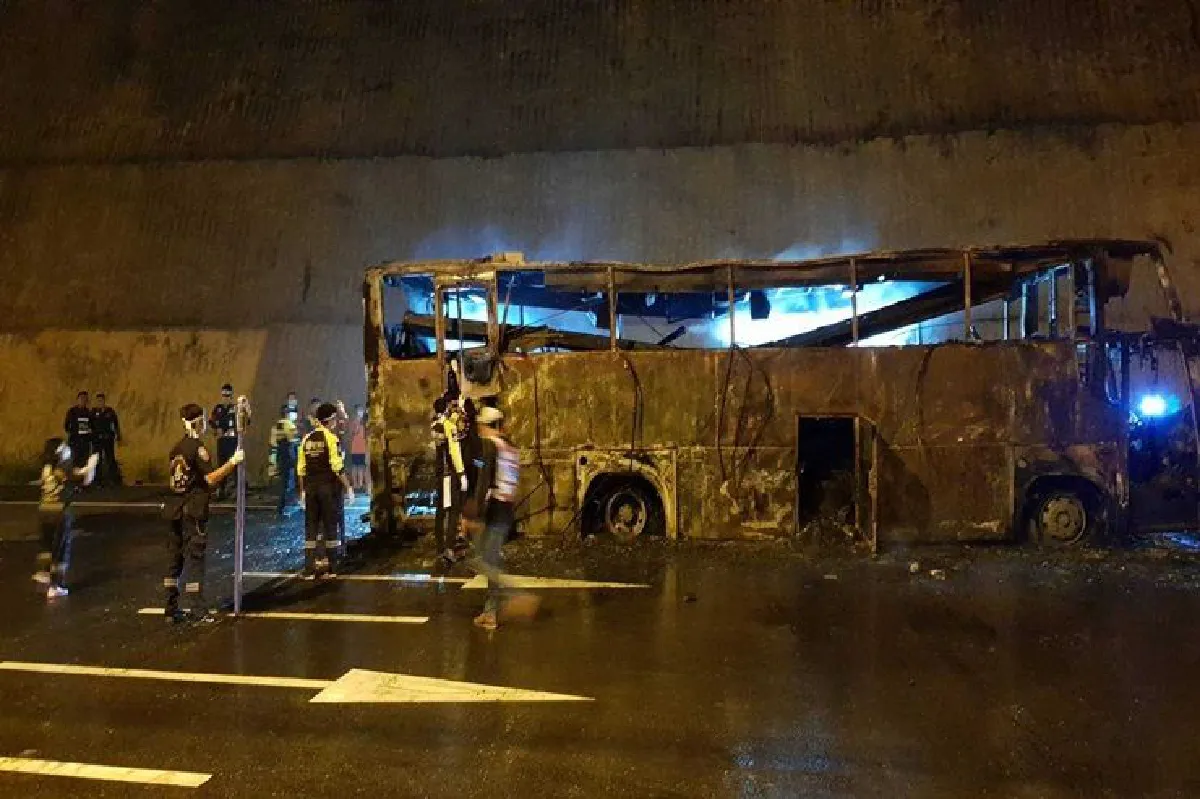 สลด!ไฟไหม้รถบัสขนแรงงานต่างด้าว ย่างสดดับ 21 ศพ