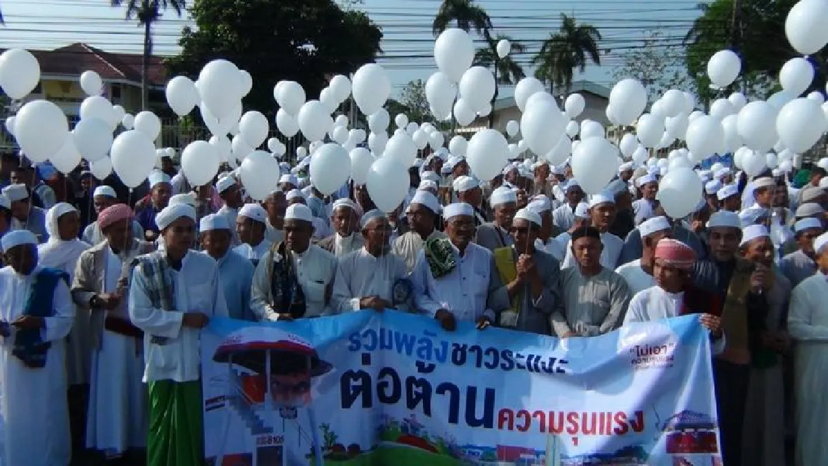ครบ1ปีกราดยิงตำรวจหน้าโรงพักปล่อยลูกโป่งขอสันติภาพ