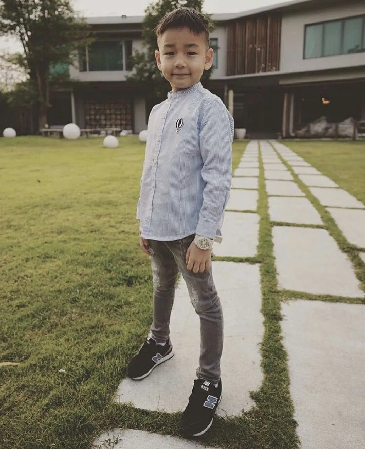 หน้าตาดีทุกคน! รวมภาพลูกๆทั้ง 4 ของคุณแม่คนสวย พลอย ชิดจันทร์