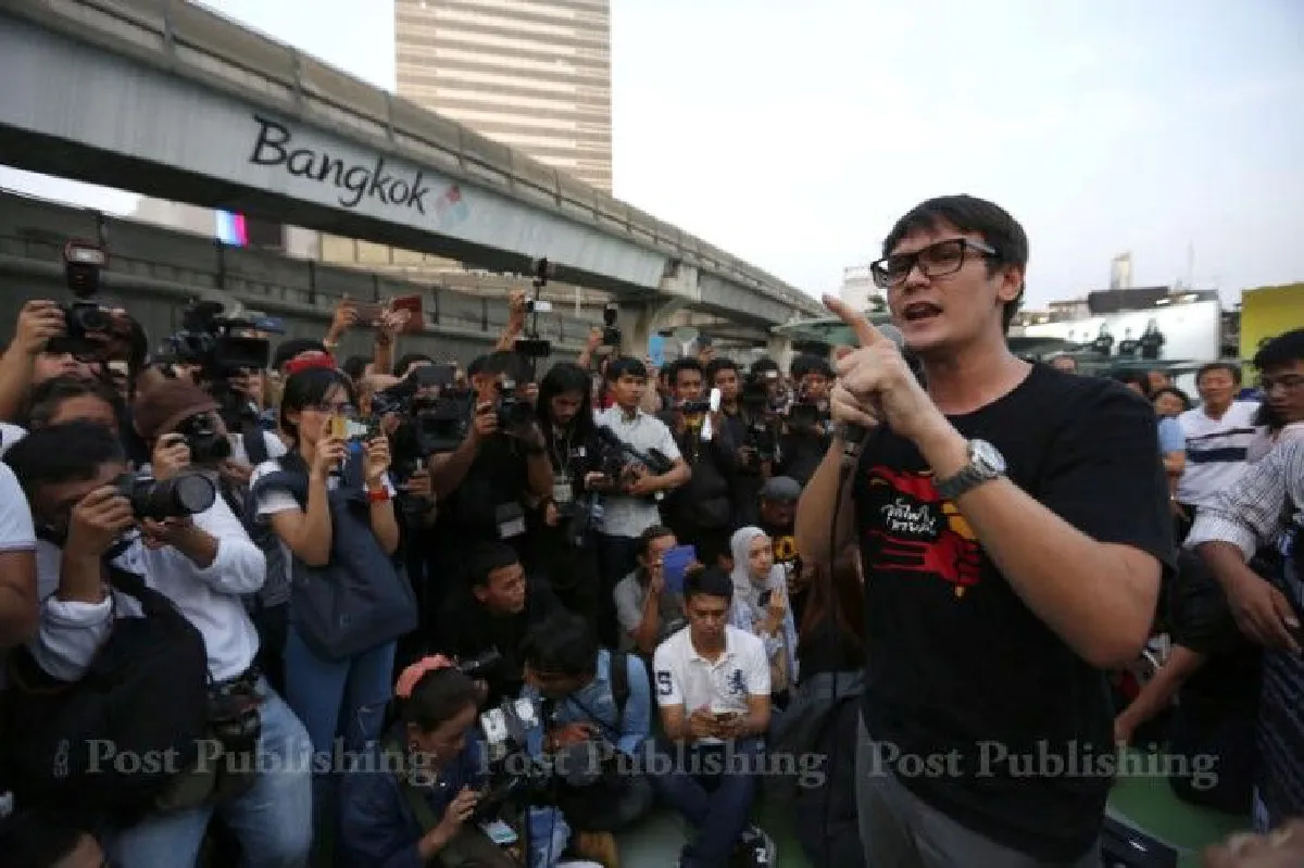 "คสช.ออกไป...ทุกอย่างจบ สร้างพลังเปลี่ยนแปลงสังคม" รังสิมันต์ โรม