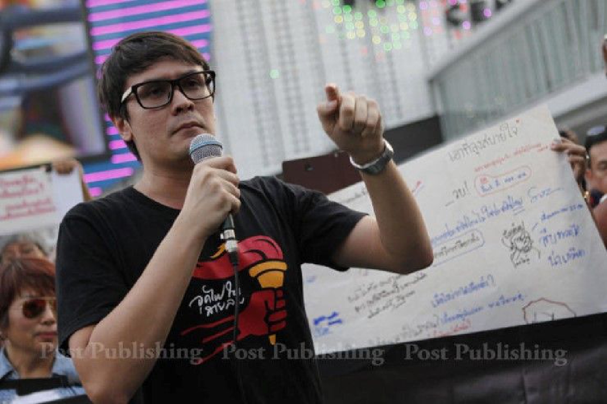 "คสช.ออกไป...ทุกอย่างจบ สร้างพลังเปลี่ยนแปลงสังคม" รังสิมันต์ โรม "คสช.ออกไป...ทุกอย่างจบ สร้างพลังเปลี่ยนแปลงสังคม" รังสิมันต์ โรม