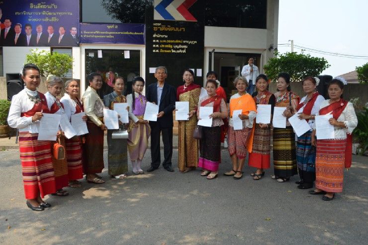 "ออเจ้า"แต่งชุดไทยร่วมสมัครสมาชิกพรรคชาติพัฒนา "ออเจ้า"แต่งชุดไทยร่วมสมัครสมาชิกพรรคชาติพัฒนา