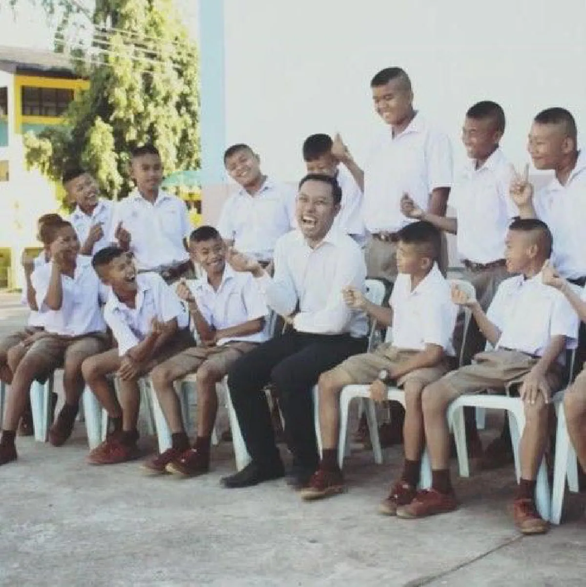 "เพราะเด็กทุกคนแตกต่างกัน" เปิดใจ "ครูชินกร" ผู้ให้นักเรียนสอบได้ที่ 1 ยกห้อง