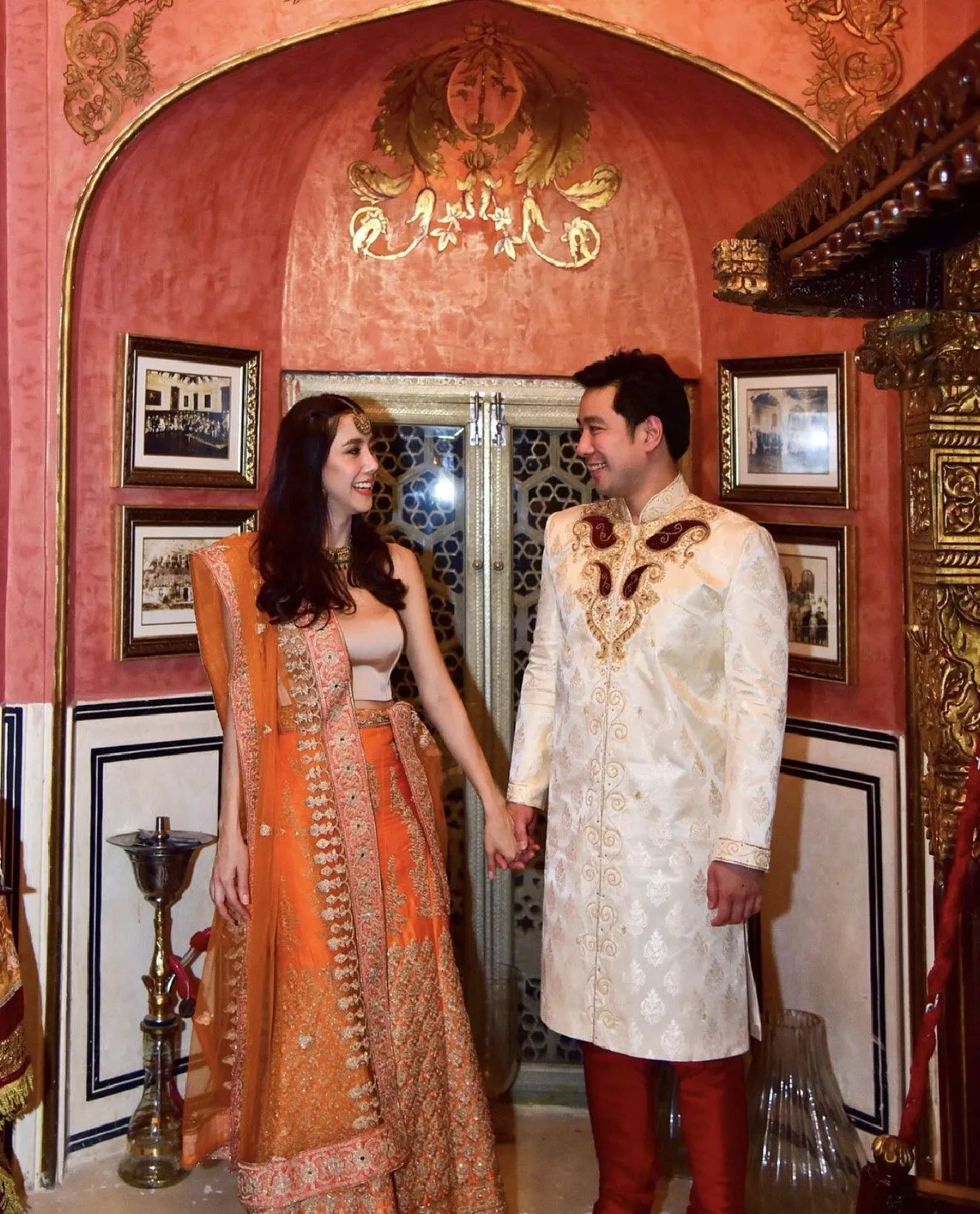 นึกว่าพรีเวดดิ้ง! ไอซ์-ไฮโซแม็กซ์ ควงคู่โชว์สวีทในทริปอินเดีย