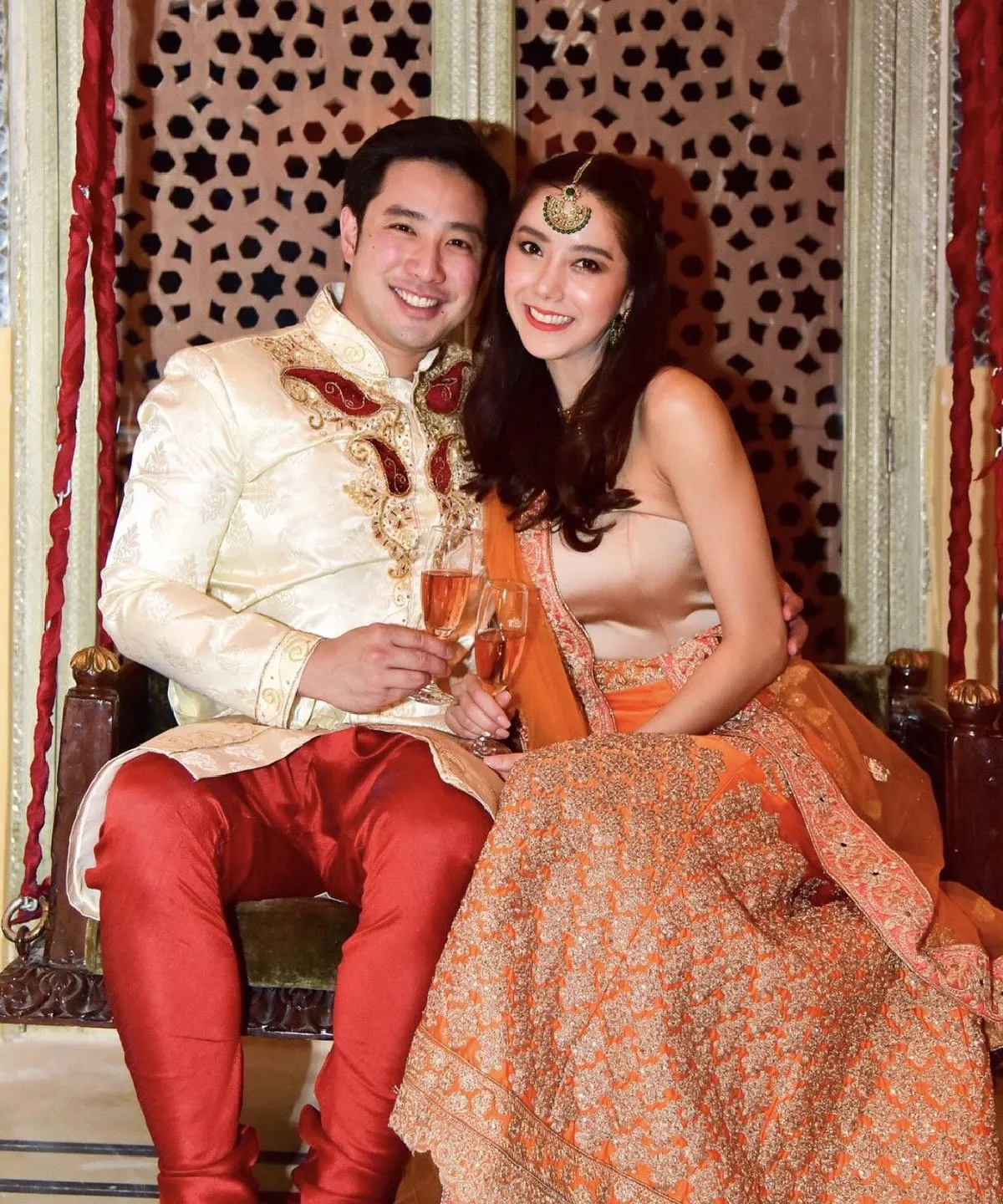 นึกว่าพรีเวดดิ้ง! ไอซ์-ไฮโซแม็กซ์ ควงคู่โชว์สวีทในทริปอินเดีย