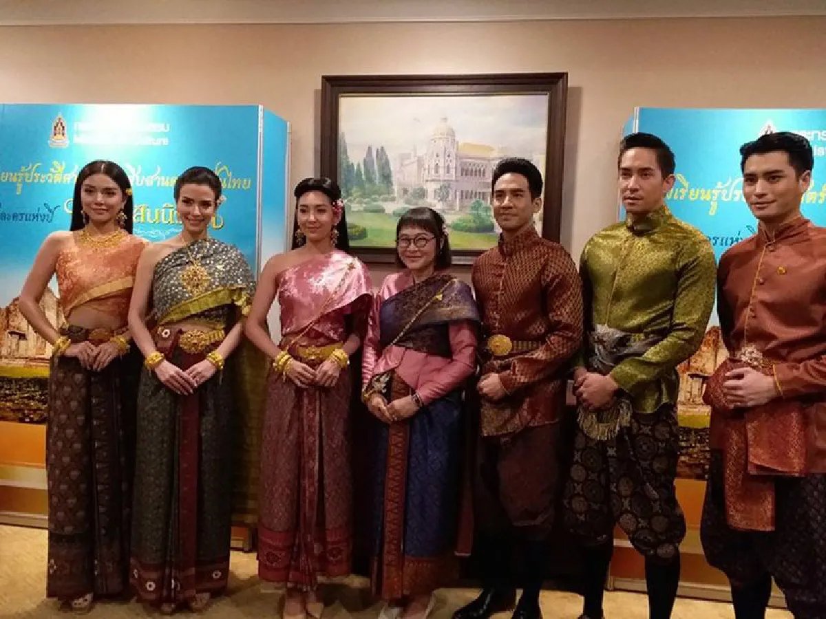 ทำเนียบคึกคัก!"พี่หมื่นโป๊ป-แม่หญิงเบลล่า" นำทีมนักแสดงบุพเพสันนิวาสพบ"นายกฯ"