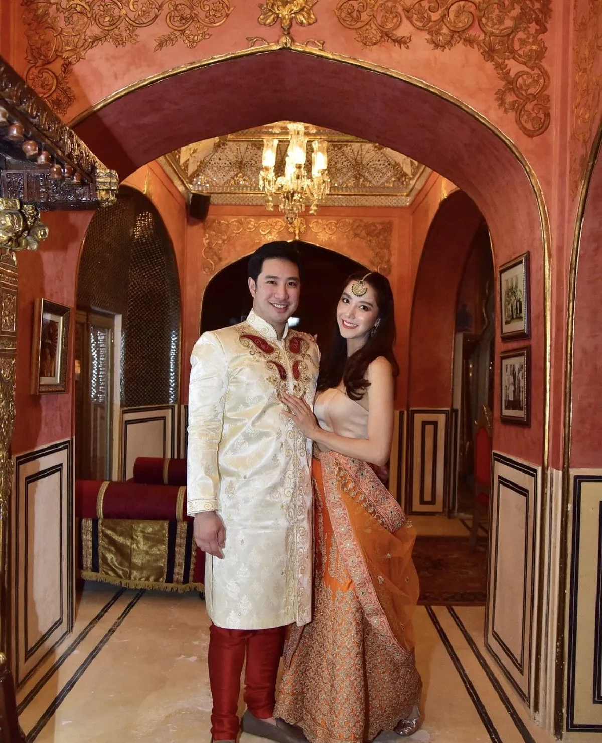 นึกว่าพรีเวดดิ้ง! ไอซ์-ไฮโซแม็กซ์ ควงคู่โชว์สวีทในทริปอินเดีย